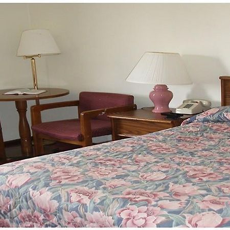 Red Carpet Inn 힐스빌 객실 사진